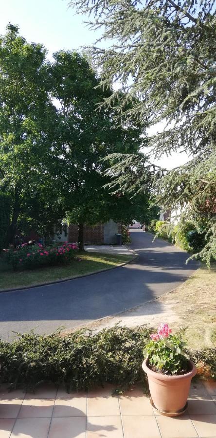 Le Cedre Bleu Bed & Breakfast Dainville Exterior photo